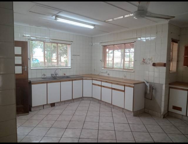 4 BEDROOM FREEHOLD TO LET IN TARLTON